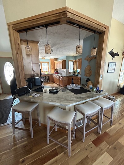 Waterfront Spacious 4 bedroom beach lake house in beautiful Brimley-Bay Mills