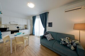 Living area - Apartment with patio near the beach (Isola Rossa)
