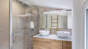 Shower, hair dryer, towels