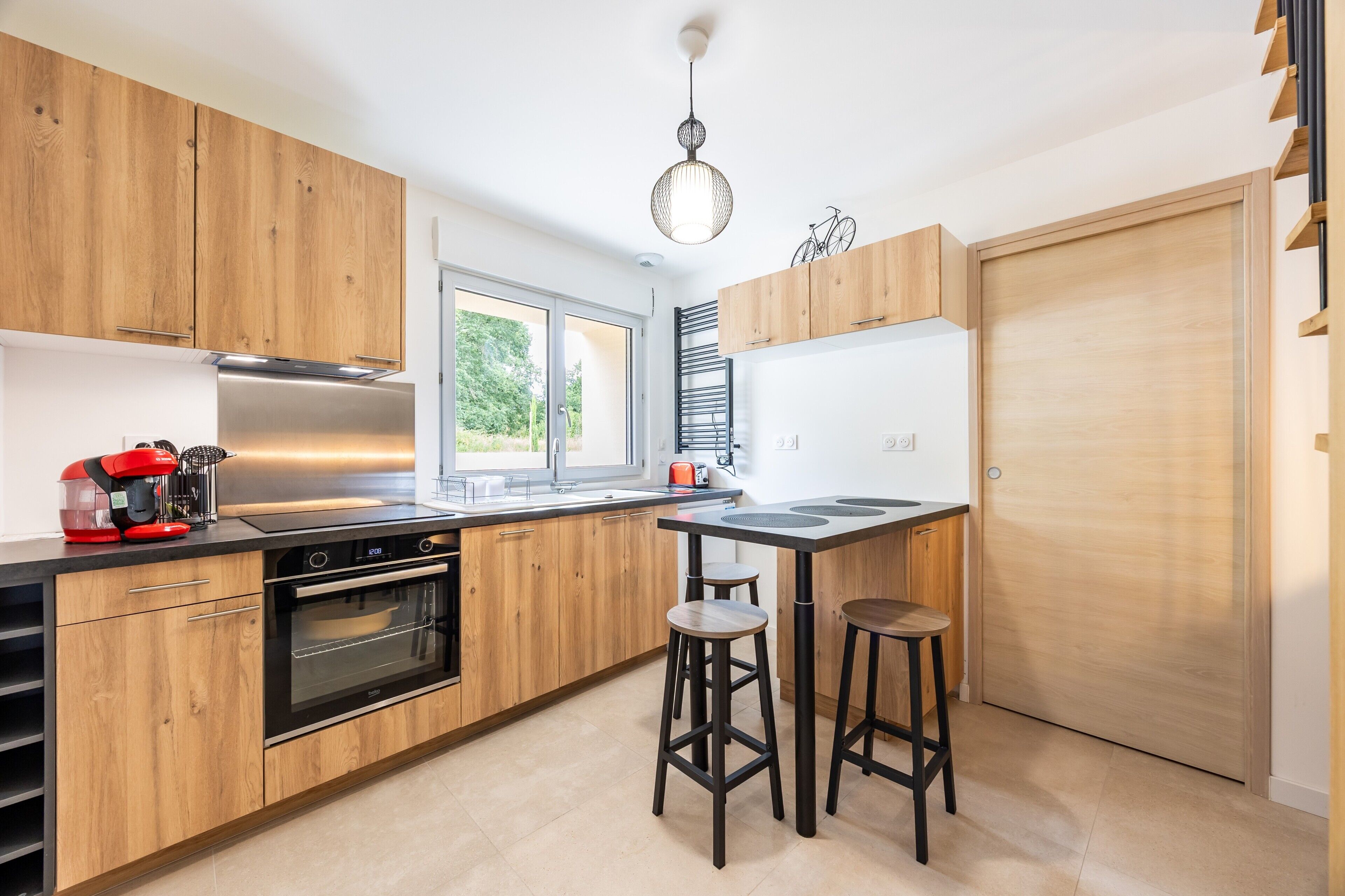 Kühlschrank, Mikrowelle, Ofen, Herdplatte