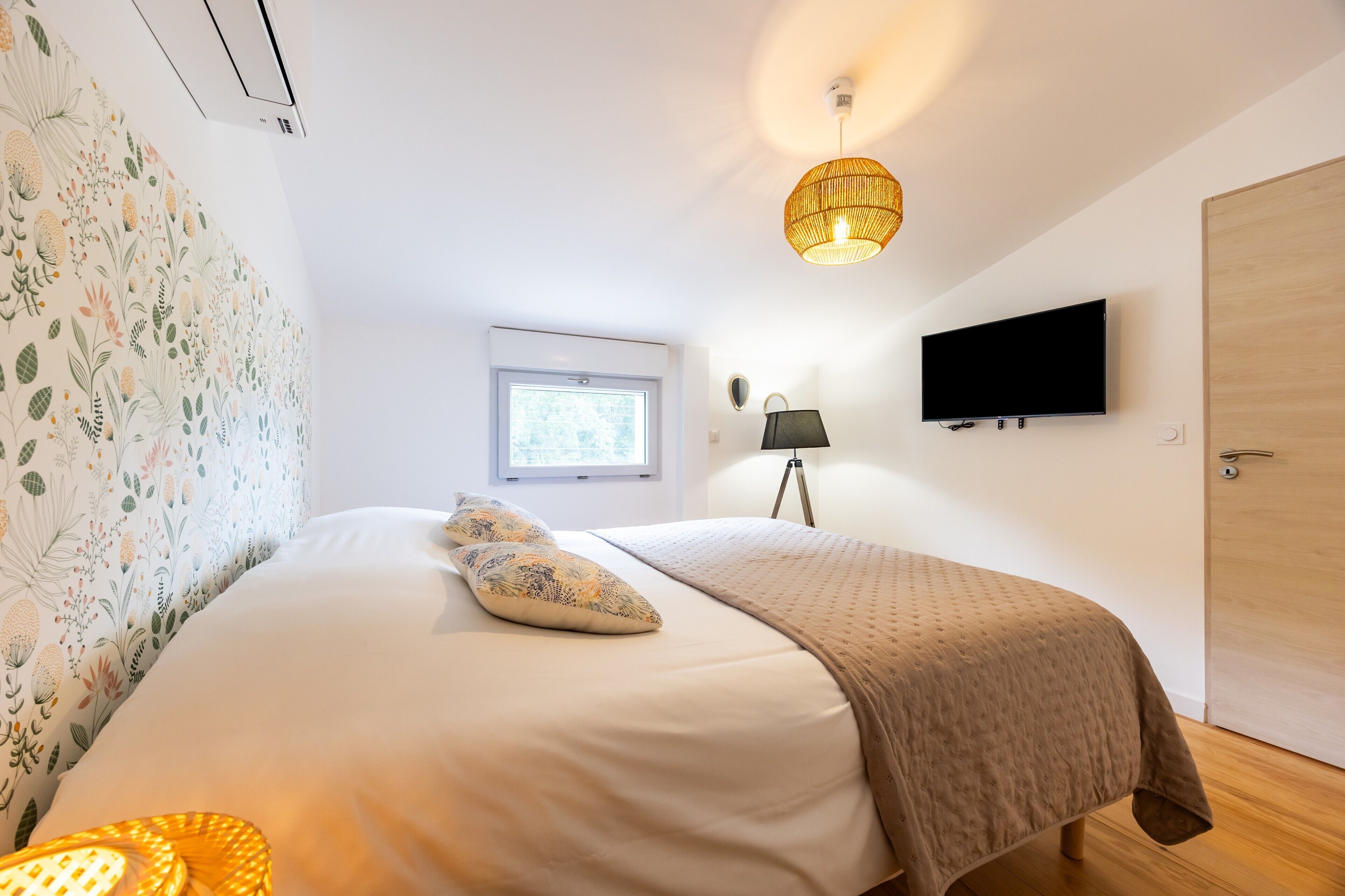 2 bedrooms, WiFi, bed sheets