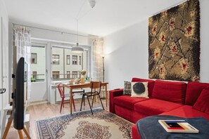 Apartment, Balcony, City View | Living area