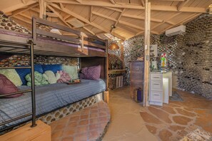 2 bedrooms, iron/ironing board, travel cot, WiFi - Tucson Bottle House - Guest House - New Listing Discounts! (Tucson)