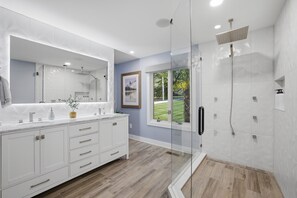 Dusche, Haartrockner, Bidet, Handtücher