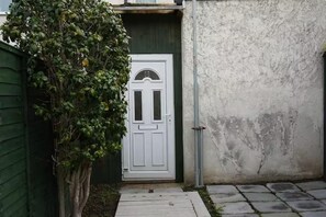 Exterior detail - Sleeps 6 - Parking - Garden - Wifi - Bbq (Gravesend)