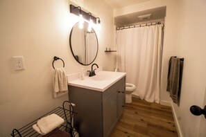 Dusche, Handtücher, Seife, Toilettenpapier