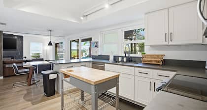 Tampa Oasis: Pool & Hot Tub Retreat for Families
