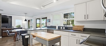 Tampa Oasis: Pool & Hot Tub Retreat for Families