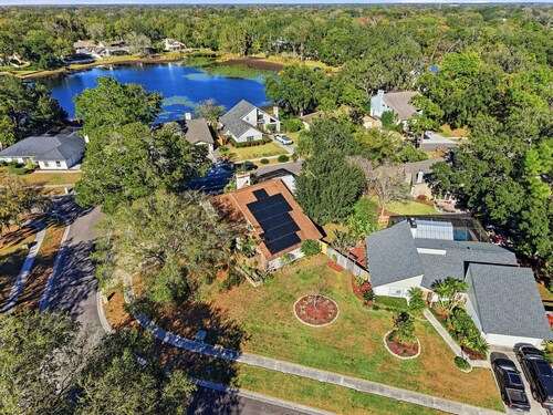Tampa Oasis: Pool & Hot Tub Retreat for Families