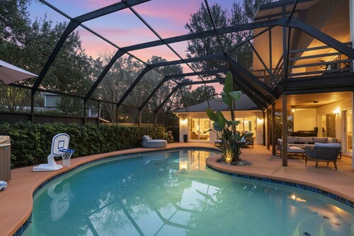 Tampa Oasis: Pool & Hot Tub Retreat for Families