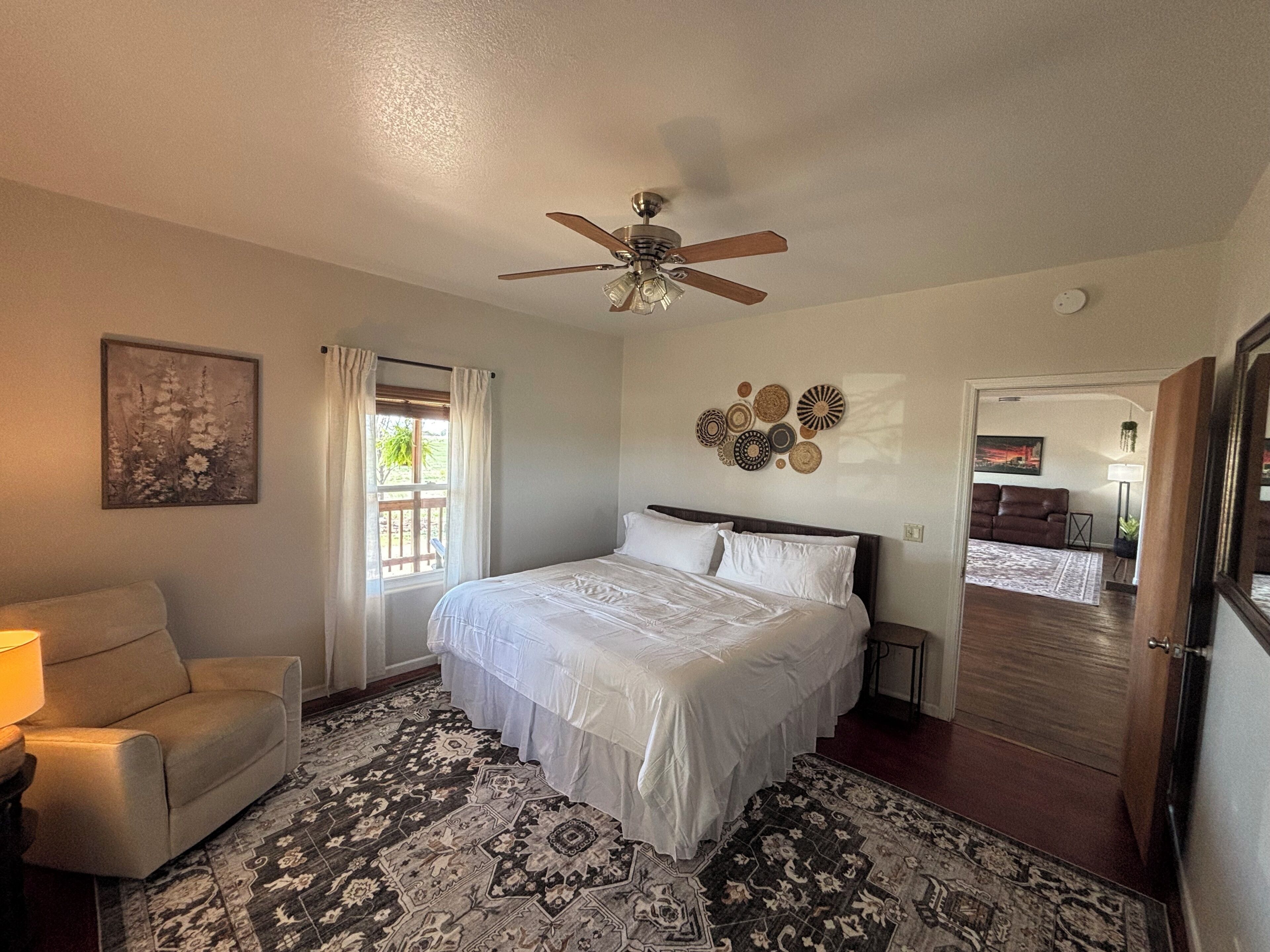 3 bedrooms, desk, iron/ironing board, free WiFi
