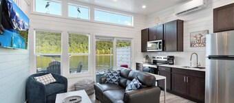 Blue Bayou - Floating House on Lake Cumberland