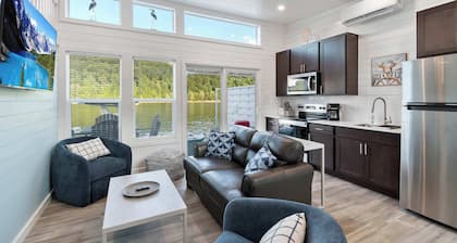 Blue Bayou - Floating House on Lake Cumberland