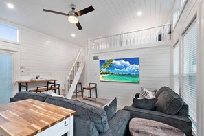 TV, offices - Summer Getaway Floating Home on Lake Cumberland (Russell Springs)