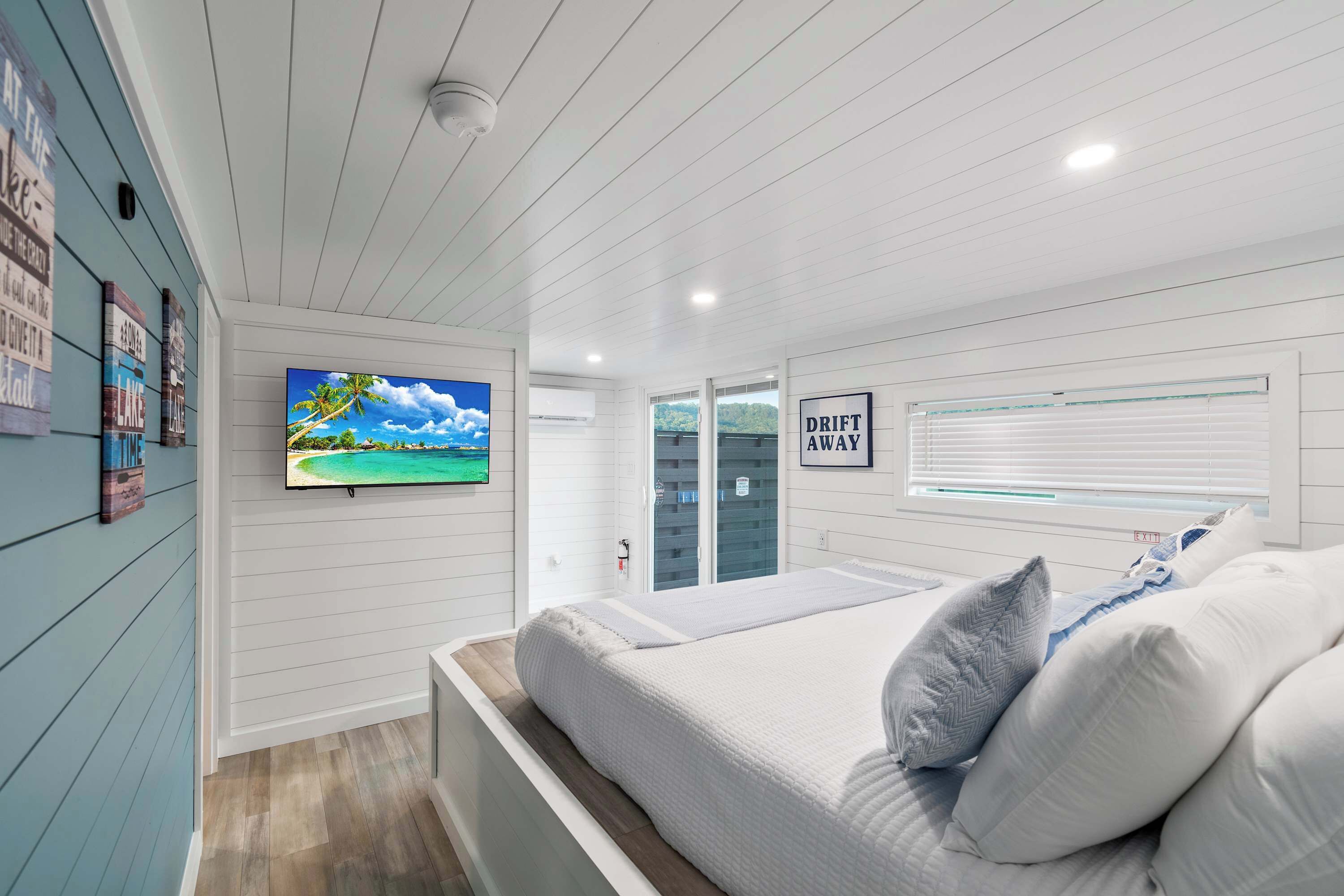 4 bedrooms, WiFi, bed sheets