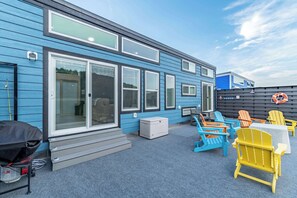 Terrace/patio - The Bourbon Barge - Floating BoatHouse on Cumberland (Russell Springs)