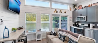 The Bourbon Barge - Floating BoatHouse on Cumberland