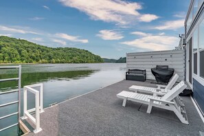 Terrace/patio - Anchors Away - Floating House on Lake Cumberland (Russell Springs)
