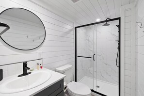Shower, hair dryer, towels, shampoo - Large On-the-Water Stay w/ Boat Ramp Access! (Russell Springs)