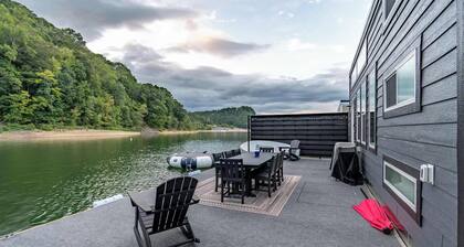 Large On-the-Water Stay w/ Boat Ramp Access!