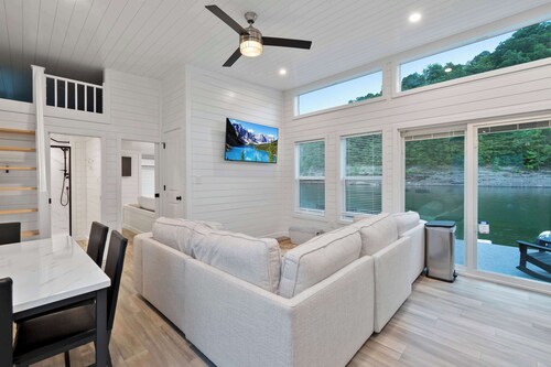 Large On-the-Water Stay w Boat Ramp Access!