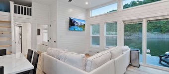 Large On-the-Water Stay w Boat Ramp Access!