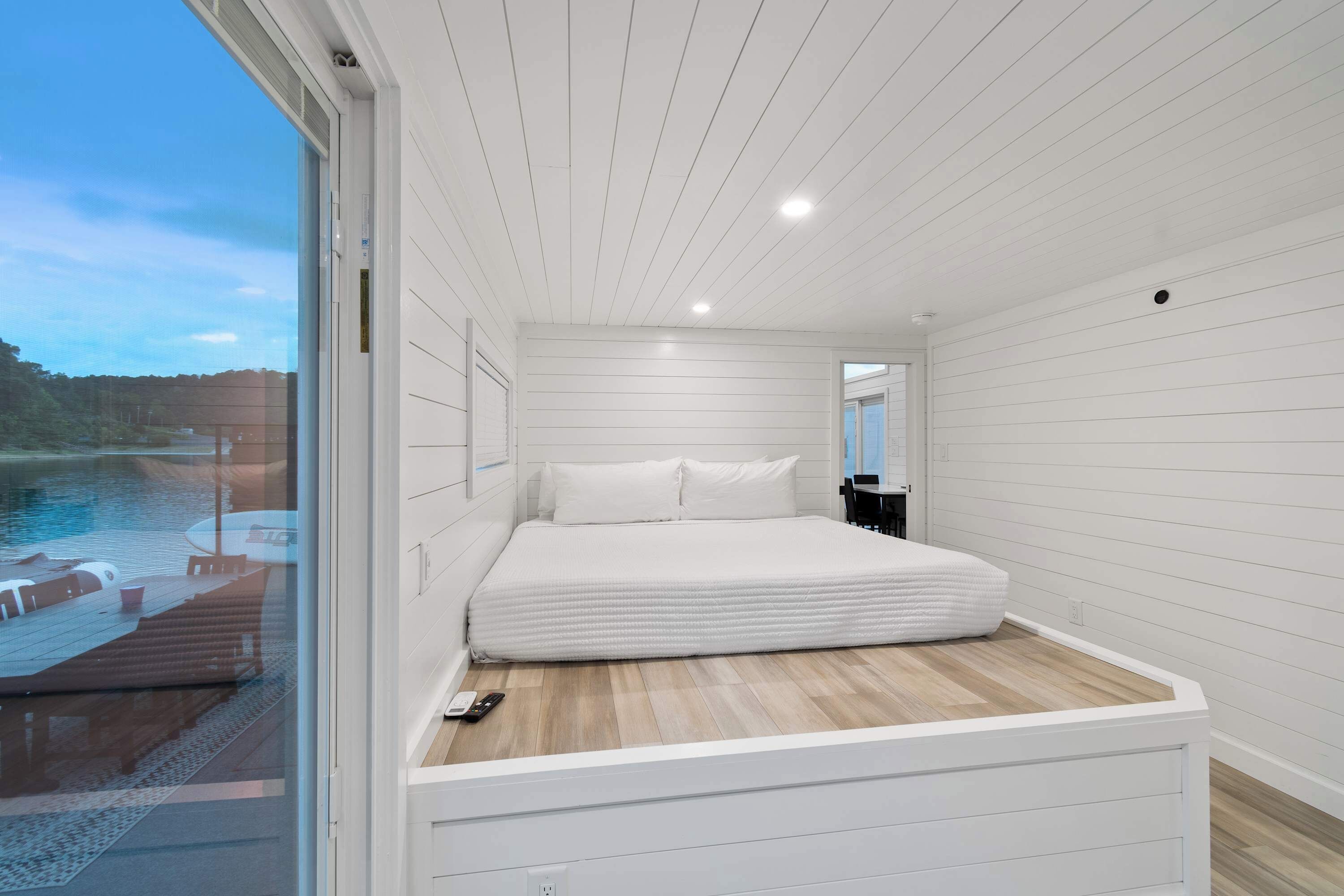 4 bedrooms, travel crib, WiFi, bed sheets