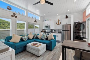 Interior - Four Suns - Lake Front Floating House Retreat (Russell Springs)