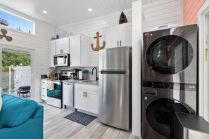 Fridge, microwave, oven, stovetop - Four Suns - Lake Front Floating House Retreat (Russell Springs)