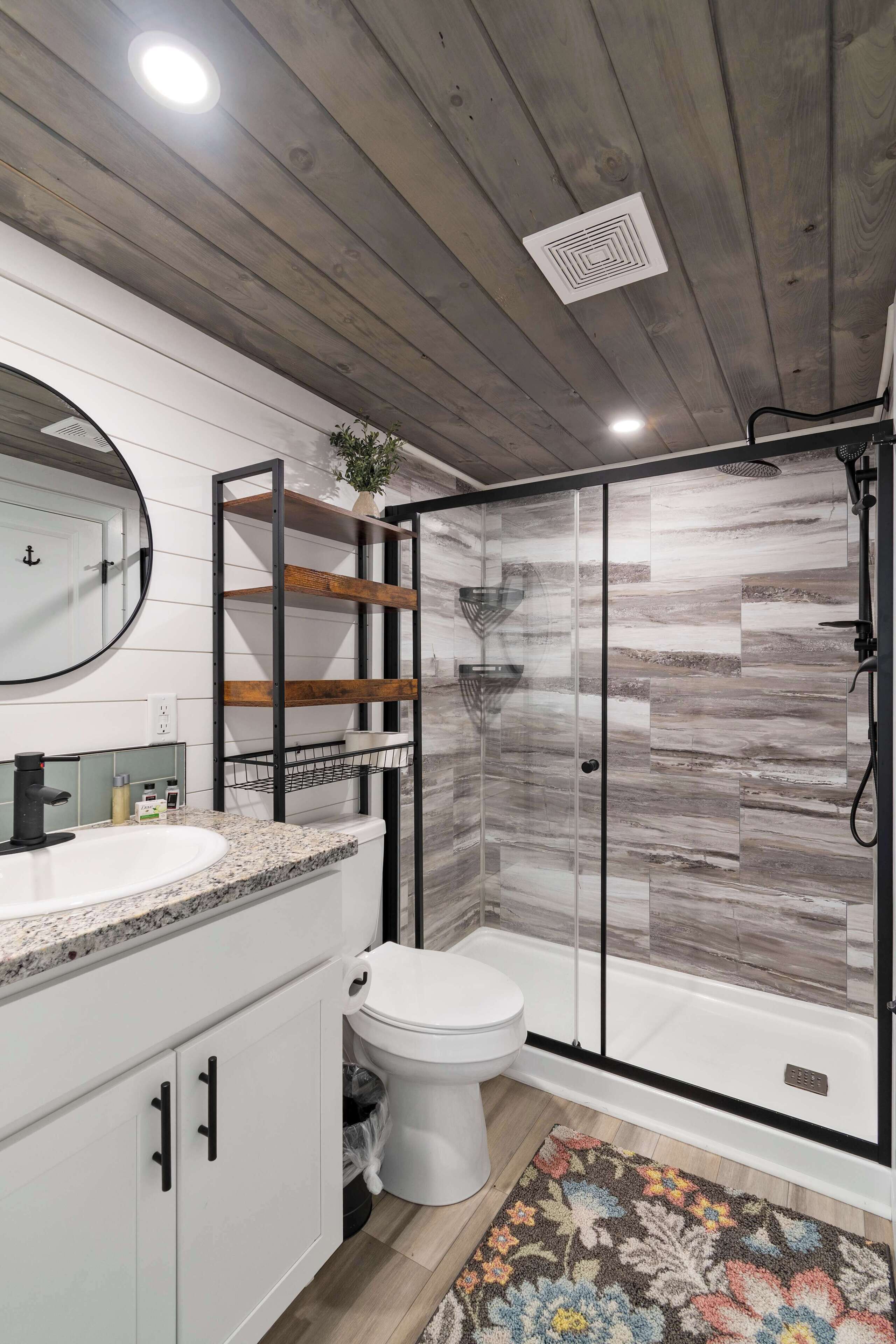 Shower, towels, shampoo