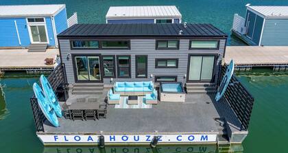 On-Water 20 - Pet Friendly Floating House on Lake Cumberland