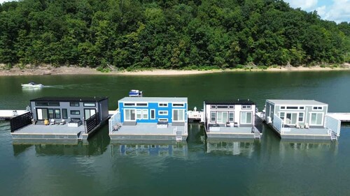 On-Water 20 - Pet Friendly Floating House on Lake Cumberland