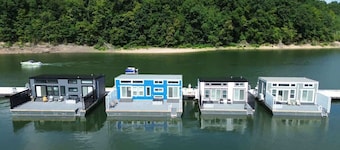 On-Water 20 - Pet Friendly Floating House on Lake Cumberland