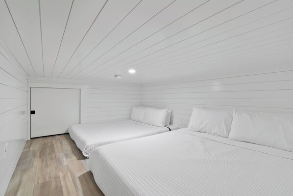 4 bedrooms, WiFi, bed sheets