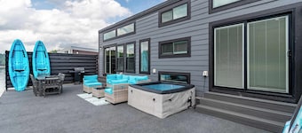 On-Water 20 - Pet Friendly Floating House on Lake Cumberland