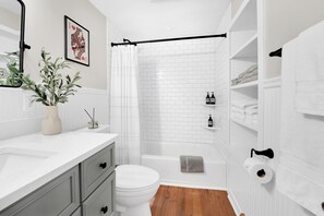 Bathroom - Getaway / Walk to Lambertville & New Hope (Lambertville)