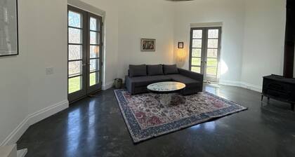 Modern Cabin, Sauna, EV Charger, Forest Escape, Close to Tivoli, Germantown, RH