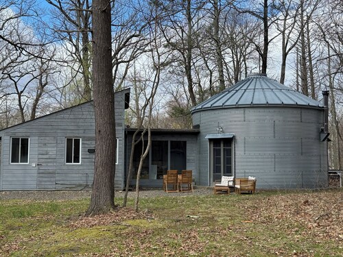 Modern Cabin, Sauna, EV Charger, Forest Escape, Close to Tivoli, Germantown, RH