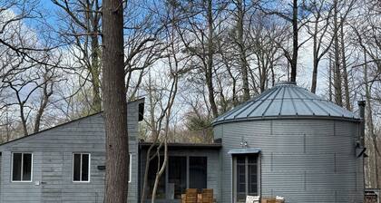 Modern Cabin, Sauna, EV Charger, Forest Escape, Close to Tivoli, Germantown, RH