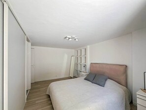 Iron/ironing board, WiFi, bed sheets - Nice Flat with oustide terrace (Ramatuelle)