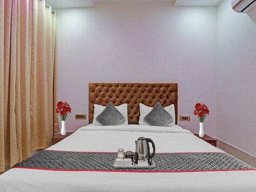 Townhouse Hotel Spotlight
