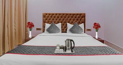 Townhouse Hotel Spotlight