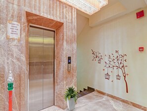 House | Bathroom - Townhouse Hotel Spotlight (Kanpur)