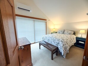 1 bedroom, free WiFi, bed sheets - Skylit Cottage Walk to Downtown Glen Arbor | Deck (Glen Arbor)