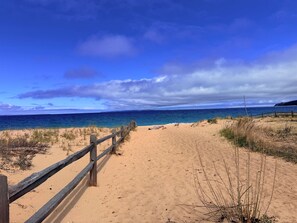 Beach nearby - Skylit Cottage Walk to Downtown Glen Arbor | Deck (Glen Arbor)