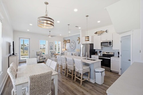 Perfect location Pool 4 bedroom SGI Pet