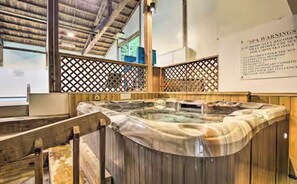 Interior - Cozy 2-bedroom apartment in marvelous Stowe near mountains and downtown. (Stowe)