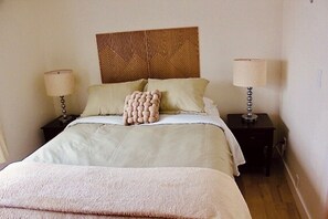 Room - Cozy 2-bedroom apartment in marvelous Stowe near mountains and downtown. (Stowe)