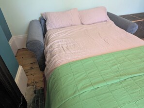 1 chambre, fer et planche à repasser, Wi-Fi gratuit, draps fournis