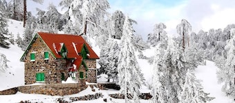 2BR Mountain Escape Overlooking Riverside by Cyprus Horizons